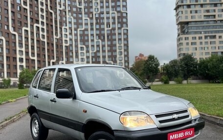 Chevrolet Niva I рестайлинг, 2004 год, 230 000 рублей, 1 фотография