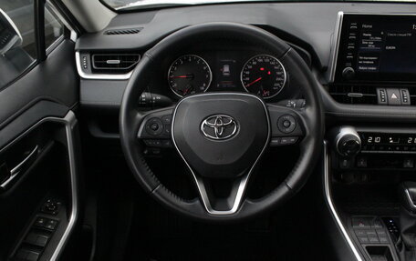 Toyota RAV4, 2021 год, 3 650 000 рублей, 8 фотография