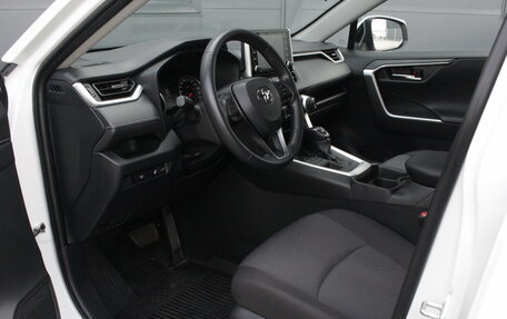 Toyota RAV4, 2021 год, 3 650 000 рублей, 6 фотография