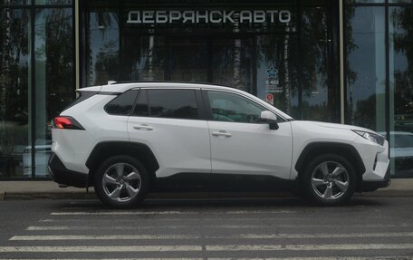 Toyota RAV4, 2021 год, 3 650 000 рублей, 4 фотография