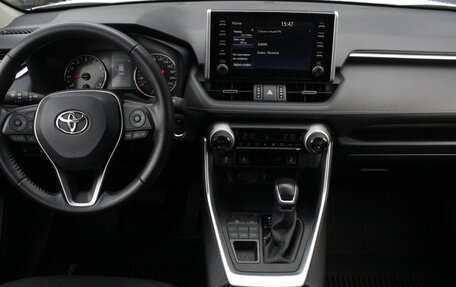 Toyota RAV4, 2021 год, 3 650 000 рублей, 7 фотография