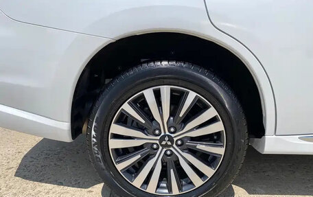 Mitsubishi Outlander III рестайлинг 3, 2022 год, 1 590 000 рублей, 19 фотография