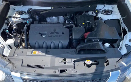 Mitsubishi Outlander III рестайлинг 3, 2022 год, 1 590 000 рублей, 18 фотография