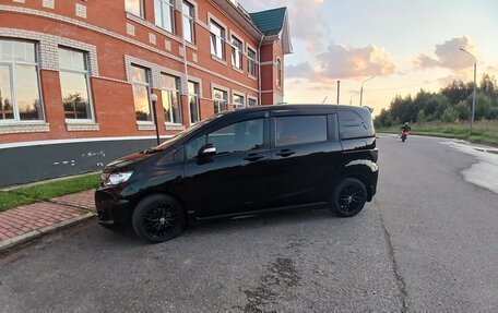 Honda Freed I, 2016 год, 1 450 000 рублей, 2 фотография