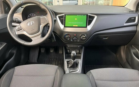 Hyundai Solaris II рестайлинг, 2017 год, 995 000 рублей, 9 фотография