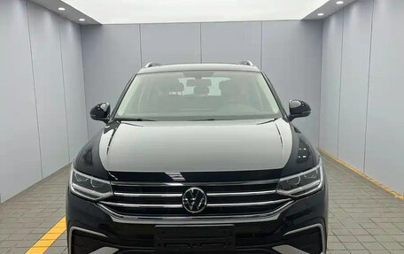 Volkswagen Tiguan II, 2022 год, 1 949 999 рублей, 2 фотография