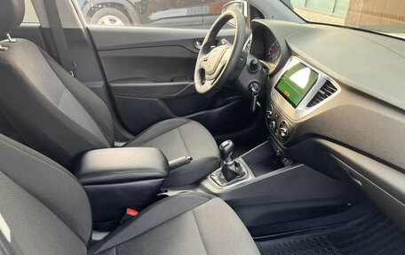Hyundai Solaris II рестайлинг, 2017 год, 995 000 рублей, 13 фотография