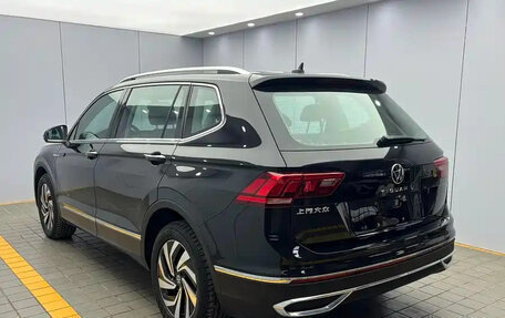 Volkswagen Tiguan II, 2022 год, 1 949 999 рублей, 4 фотография