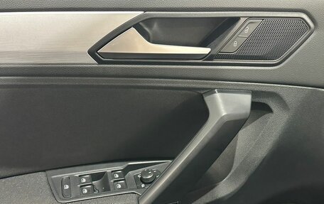Volkswagen Tiguan II, 2021 год, 2 500 000 рублей, 18 фотография