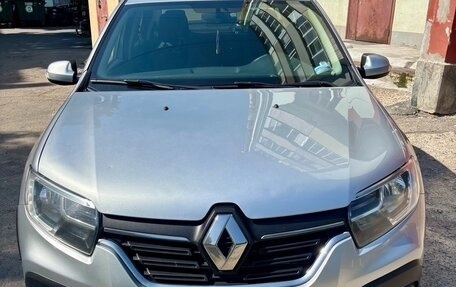 Renault Logan II, 2021 год, 1 050 000 рублей, 1 фотография