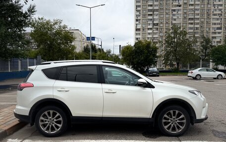 Toyota RAV4, 2017 год, 3 000 000 рублей, 3 фотография