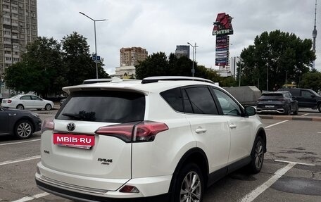 Toyota RAV4, 2017 год, 3 000 000 рублей, 5 фотография