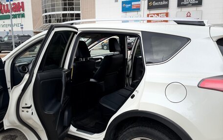 Toyota RAV4, 2017 год, 3 000 000 рублей, 13 фотография