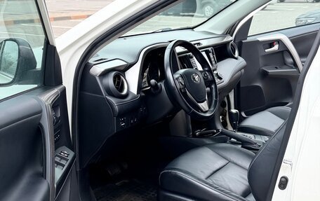 Toyota RAV4, 2017 год, 3 000 000 рублей, 9 фотография