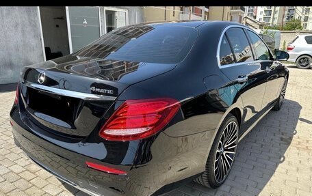Mercedes-Benz E-Класс, 2019 год, 3 910 000 рублей, 2 фотография