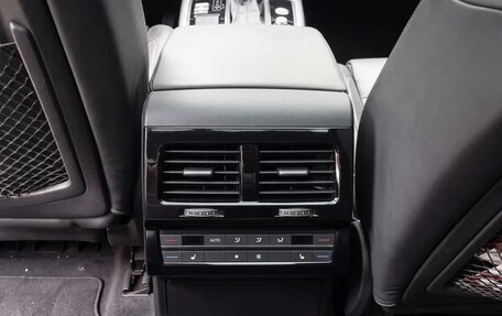 Volkswagen Touareg III, 2019 год, 4 800 000 рублей, 5 фотография