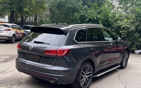 Volkswagen Touareg III, 2019 год, 4 800 000 рублей, 7 фотография