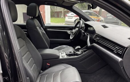 Volkswagen Touareg III, 2019 год, 4 800 000 рублей, 6 фотография
