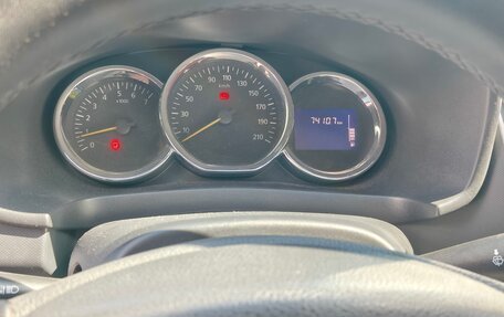 Renault Logan II, 2018 год, 960 000 рублей, 12 фотография