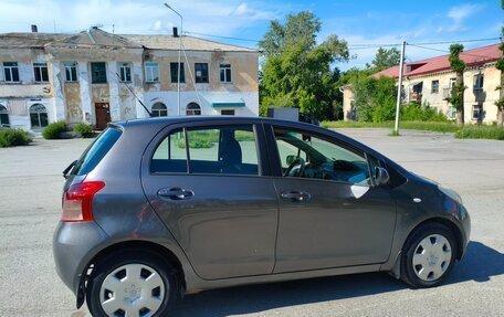 Toyota Yaris III рестайлинг, 2008 год, 670 000 рублей, 3 фотография