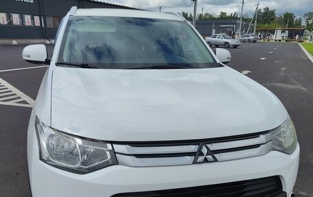 Mitsubishi Outlander III рестайлинг 3, 2014 год, 1 490 000 рублей, 1 фотография
