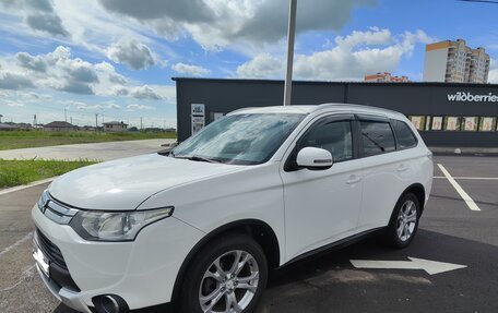Mitsubishi Outlander III рестайлинг 3, 2014 год, 1 490 000 рублей, 2 фотография