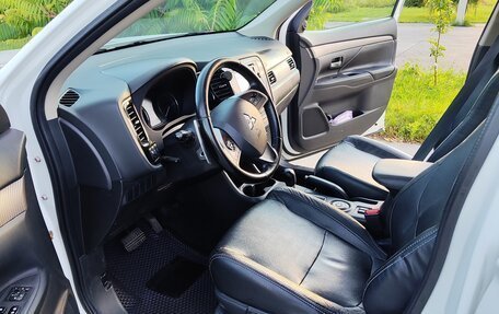 Mitsubishi Outlander III рестайлинг 3, 2014 год, 1 490 000 рублей, 10 фотография