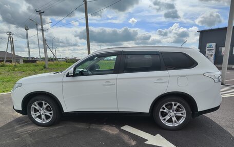 Mitsubishi Outlander III рестайлинг 3, 2014 год, 1 490 000 рублей, 8 фотография