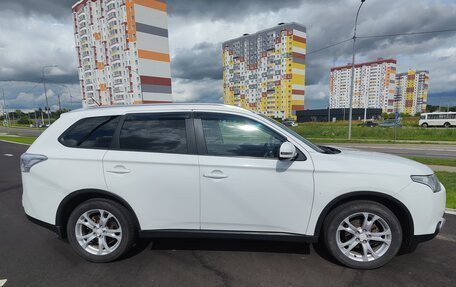 Mitsubishi Outlander III рестайлинг 3, 2014 год, 1 490 000 рублей, 9 фотография