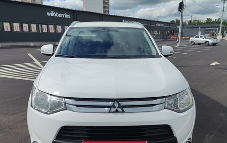 Mitsubishi Outlander III рестайлинг 3, 2014 год, 1 490 000 рублей, 4 фотография