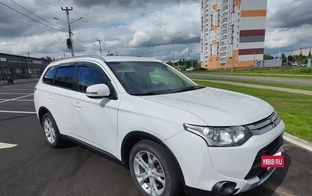 Mitsubishi Outlander III рестайлинг 3, 2014 год, 1 490 000 рублей, 3 фотография