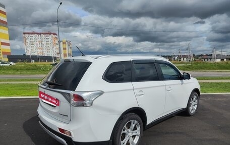 Mitsubishi Outlander III рестайлинг 3, 2014 год, 1 490 000 рублей, 6 фотография