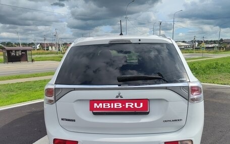 Mitsubishi Outlander III рестайлинг 3, 2014 год, 1 490 000 рублей, 5 фотография