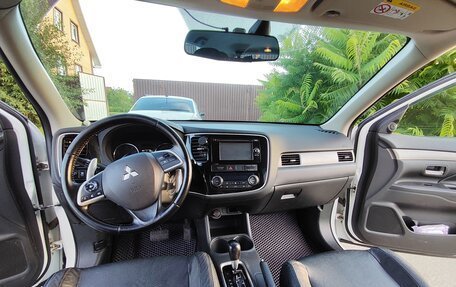 Mitsubishi Outlander III рестайлинг 3, 2014 год, 1 490 000 рублей, 13 фотография