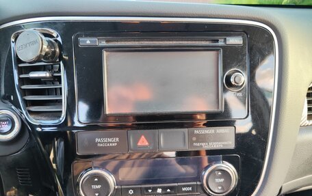 Mitsubishi Outlander III рестайлинг 3, 2014 год, 1 490 000 рублей, 17 фотография