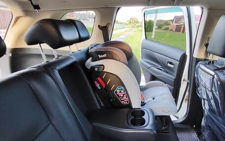 Mitsubishi Outlander III рестайлинг 3, 2014 год, 1 490 000 рублей, 23 фотография