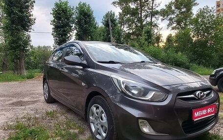 Hyundai Solaris II рестайлинг, 2011 год, 690 000 рублей, 1 фотография