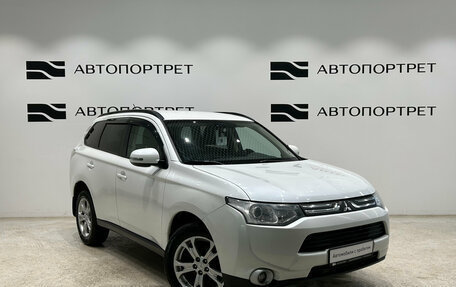 Mitsubishi Outlander III рестайлинг 3, 2014 год, 1 249 000 рублей, 9 фотография