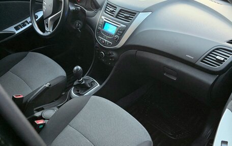 Hyundai Solaris II рестайлинг, 2012 год, 850 000 рублей, 12 фотография