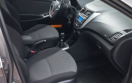 Hyundai Solaris II рестайлинг, 2011 год, 690 000 рублей, 4 фотография
