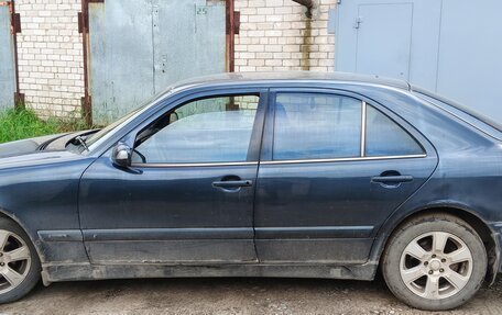 Mercedes-Benz E-Класс, 2000 год, 300 000 рублей, 2 фотография