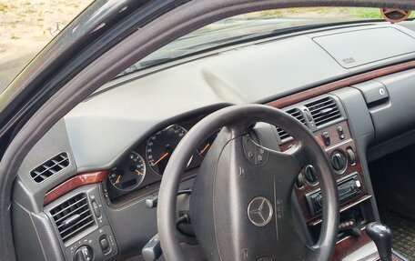 Mercedes-Benz E-Класс, 2000 год, 300 000 рублей, 7 фотография