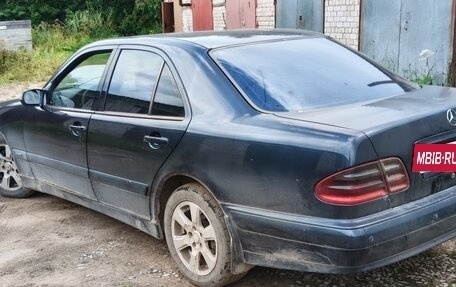 Mercedes-Benz E-Класс, 2000 год, 300 000 рублей, 3 фотография