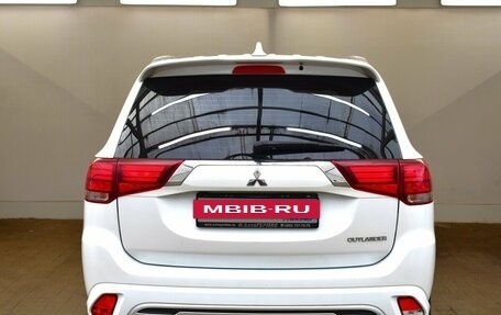 Mitsubishi Outlander III рестайлинг 3, 2022 год, 2 500 000 рублей, 3 фотография