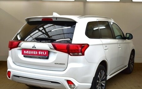 Mitsubishi Outlander III рестайлинг 3, 2022 год, 2 500 000 рублей, 4 фотография