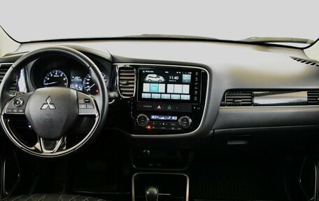 Mitsubishi Outlander III рестайлинг 3, 2022 год, 2 500 000 рублей, 5 фотография