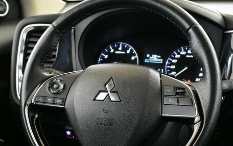 Mitsubishi Outlander III рестайлинг 3, 2022 год, 2 500 000 рублей, 9 фотография