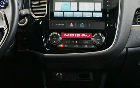 Mitsubishi Outlander III рестайлинг 3, 2022 год, 2 500 000 рублей, 8 фотография