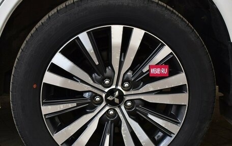 Mitsubishi Outlander III рестайлинг 3, 2022 год, 2 500 000 рублей, 18 фотография