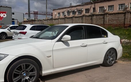 BMW 3 серия, 2011 год, 950 000 рублей, 3 фотография